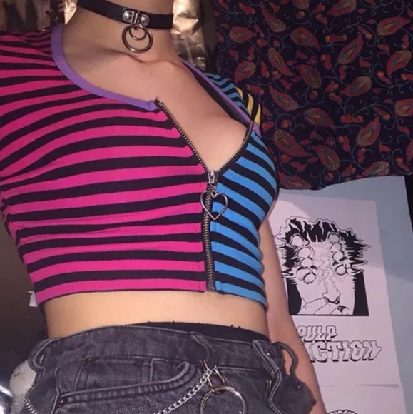 90s Heart Zipper Crop Top - Picture 3 of 3